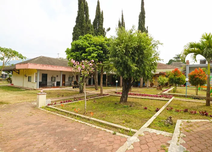 Oyo 90481 Vanda Guest House Batu